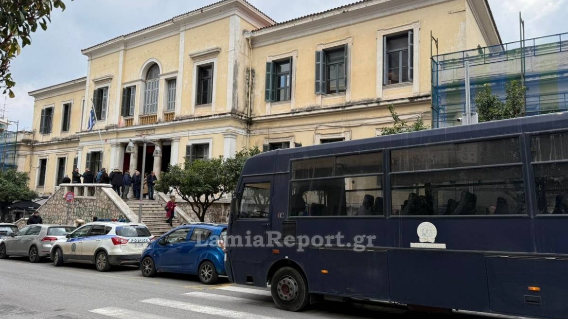  Αναβλήθηκε για την Πέμπτη η δίκη των 34 συλληφθέντων οπαδών στον Άγιο Κωνσταντίνο