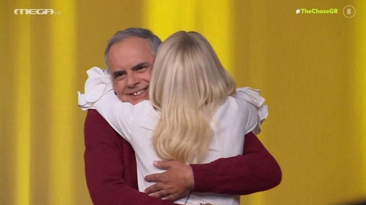 Τρομερός παίκτης στο The Chase νίκησε ολομόναχος την «Γυναίκα με τα μαύρα» και έκανε την Μπεκατώρου να κλάψει (vid)