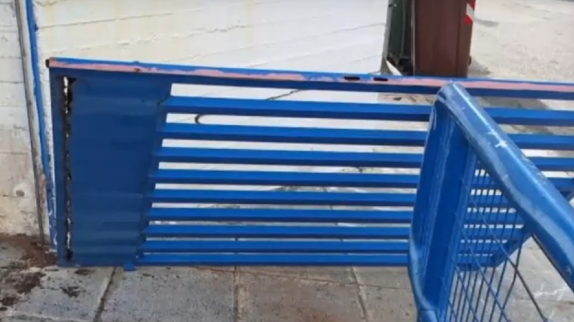 Ξήλωσαν καγκελόπορτα νηπιαγωγείου της Αγίας Βαρβάρας για να την κλέψουν - Δείτε βίντεο