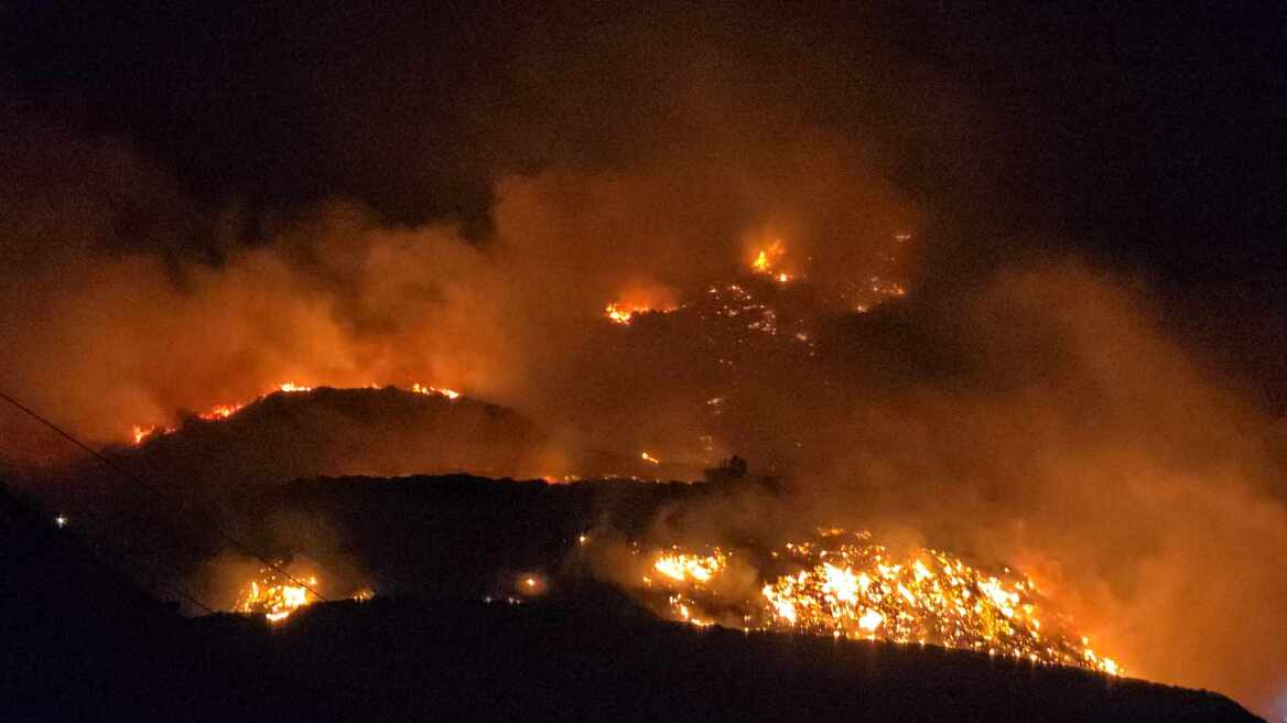 Χωρίς ενεργό μέτωπο η φωτιά στον ΧΥΤΑ Σύρου