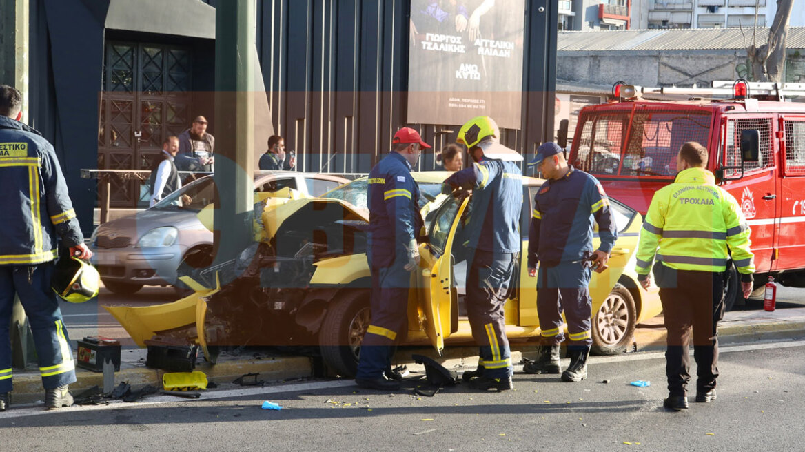 Πέθανε και η 61χρονη επιβάτιδα του ταξί που καρφώθηκε σε κολώνα στην Πειραιώς