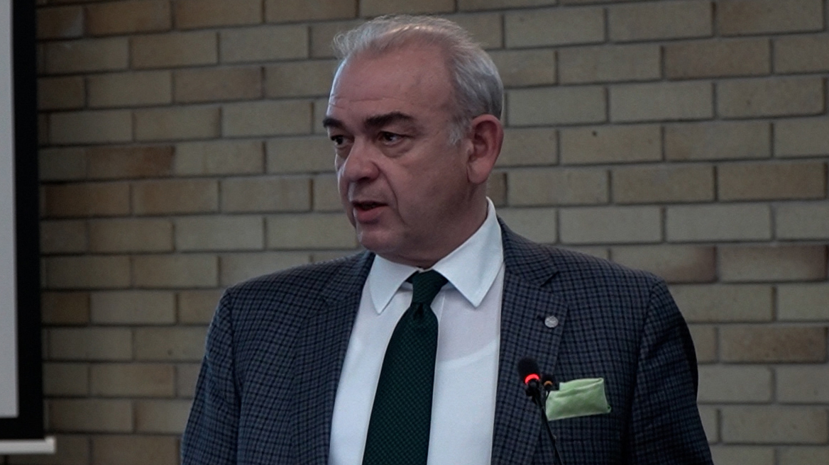 Προφανώς φοβάμαι, αλλά δεν  νοείται πανεπιστήμιο με κατειλημμένους χώρους, λέει ο πρύτανης του ΕΜΠ, μετά το σύνθημα για μια σφαίρα στο κεφάλι του