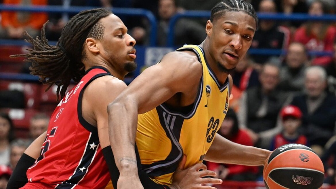 Αρμάνι Μιλάνο-Φενέρμπαχτσε: Σύγκρουση ανάμεσα σε Χολ και Γκιλέσπι, έφυγε με φορείο ο δεύτερος