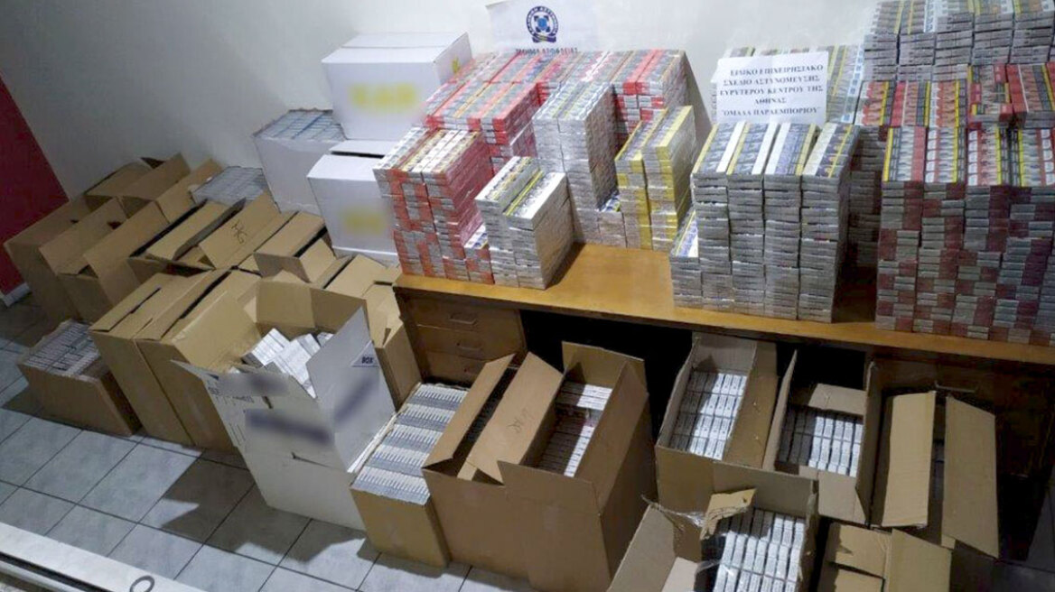 Κατείχε 15.000 λαθραία πακέτα τσιγάρα και συσκευασίες καπνού 