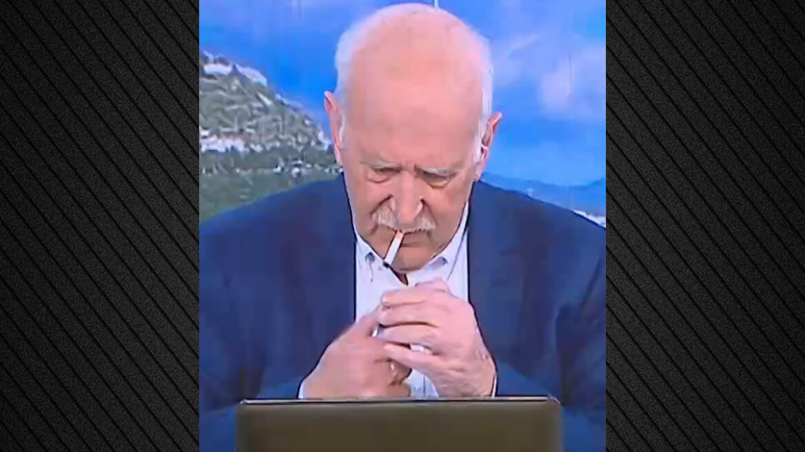 O Γιώργος Παπαδάκης πιάστηκε να καπνίζει στον τηλεοπτικό αέρα - Δείτε το βίντεο