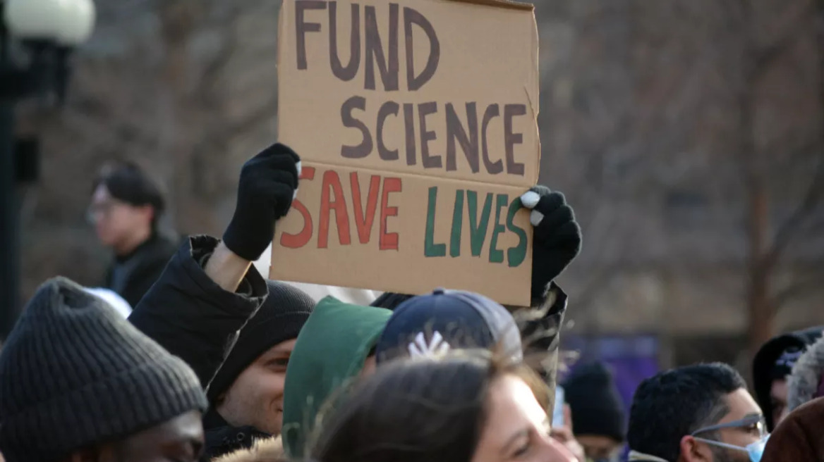 Επιστήμονες κατά Τραμπ στις ΗΠΑ – Ξεκίνησαν οι μαζικές κινητοποιήσεις