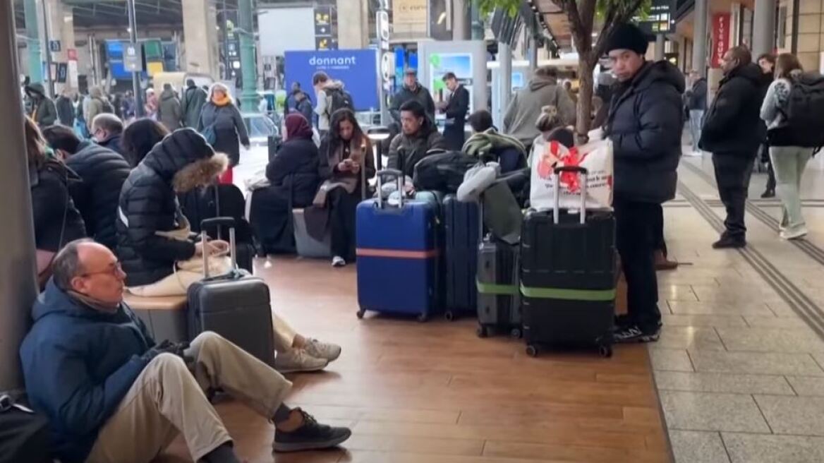 Aποκαθίσταται σταδιακά η κυκλοφορία των τρένων στο Παρίσι μετά την απενεργοποίηση βόμβας του Β' Παγκοσμίου Πολέμου