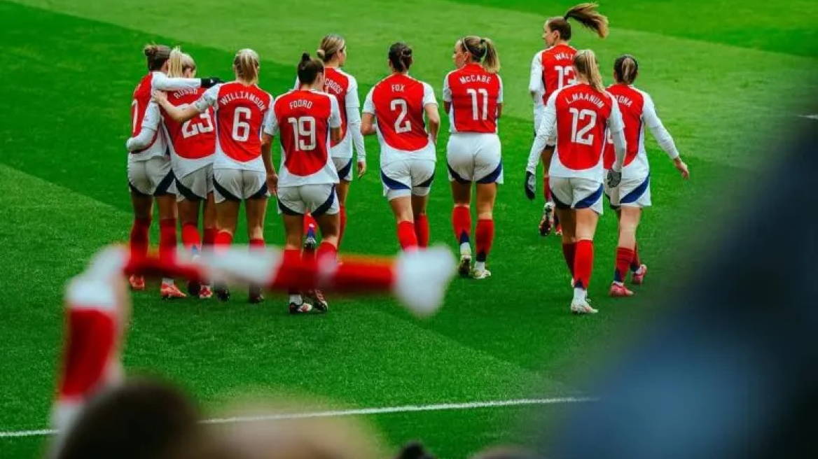 Η γυναικεία ομάδα της Arsenal καταρρίπτει τα ταμπού της περιόδου στον αθλητισμό