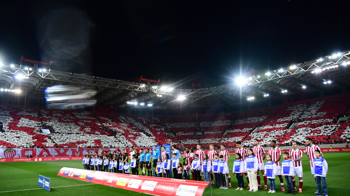 O κόσμος του Ολυμπιακού φώναξε 100 φορές «Ολυμπιακός» για τα 100α γενέθλια - Βίντεο 
