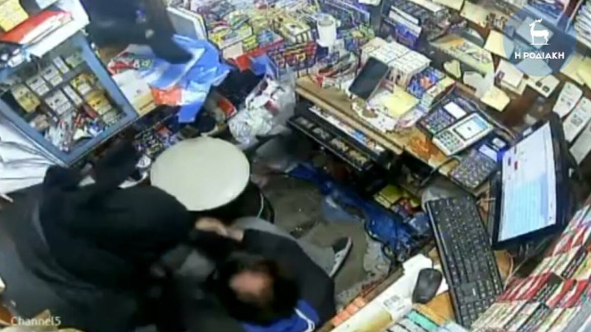 Ξυλοκόπησαν άγρια υπάλληλο περιπτέρου στη Ρόδο για να τον ληστέψουν - Βίντεο
