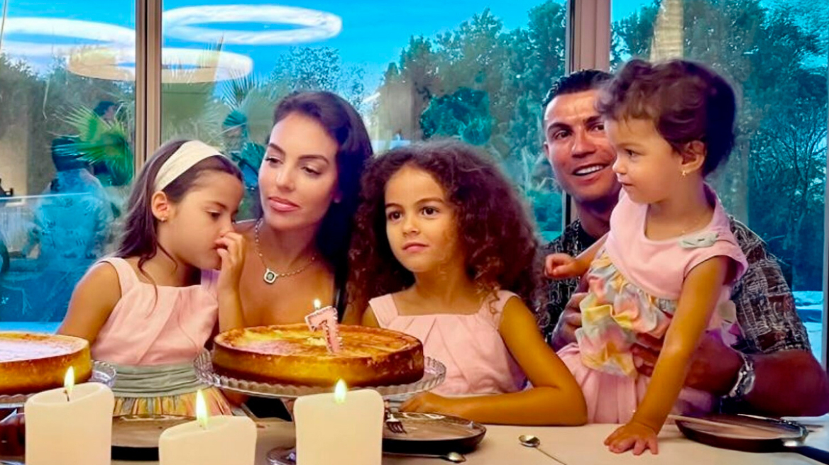 Ο Κριστιάνο Ρονάλντο αποθεώνει τις «απίστευτες» γυναίκες της ζωής του: Με εμπνέετε κάθε μέρα