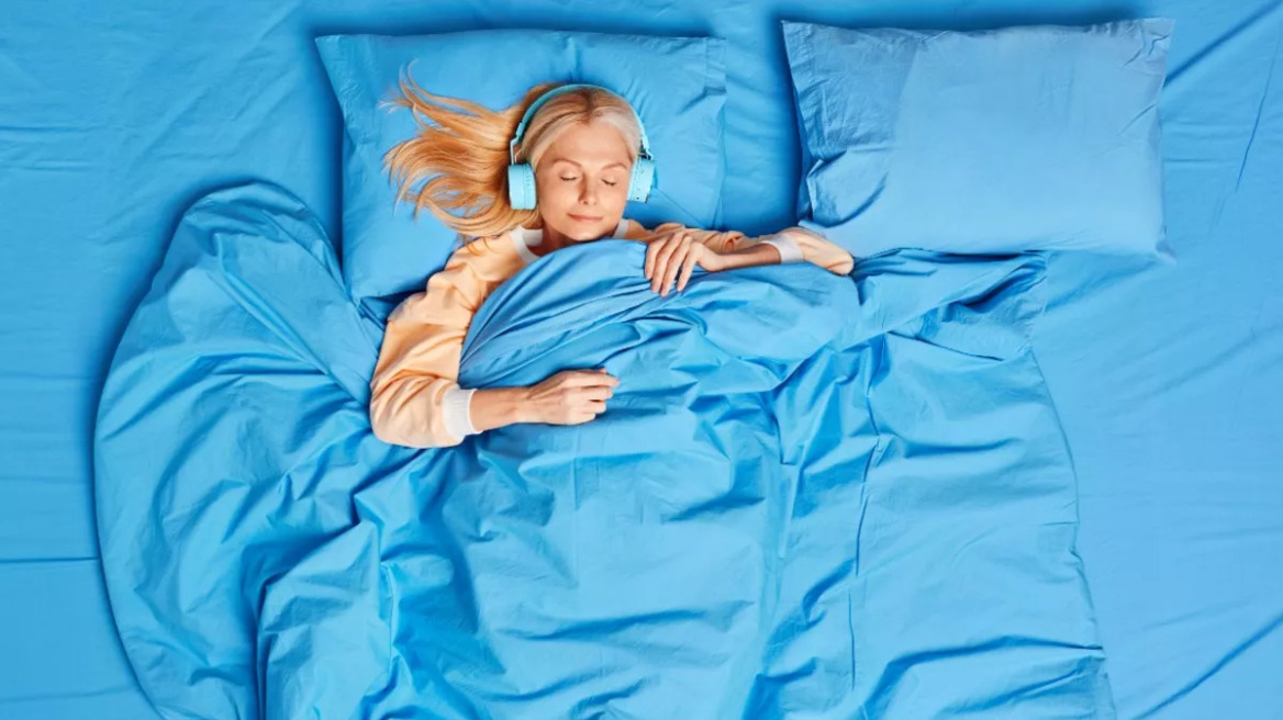 GenZ: Γιατί δεν μπορούν να κοιμηθούν σε απόλυτη ησυχία – Τι έχει αλλάξει στις συνήθειες ύπνου των νεότερων