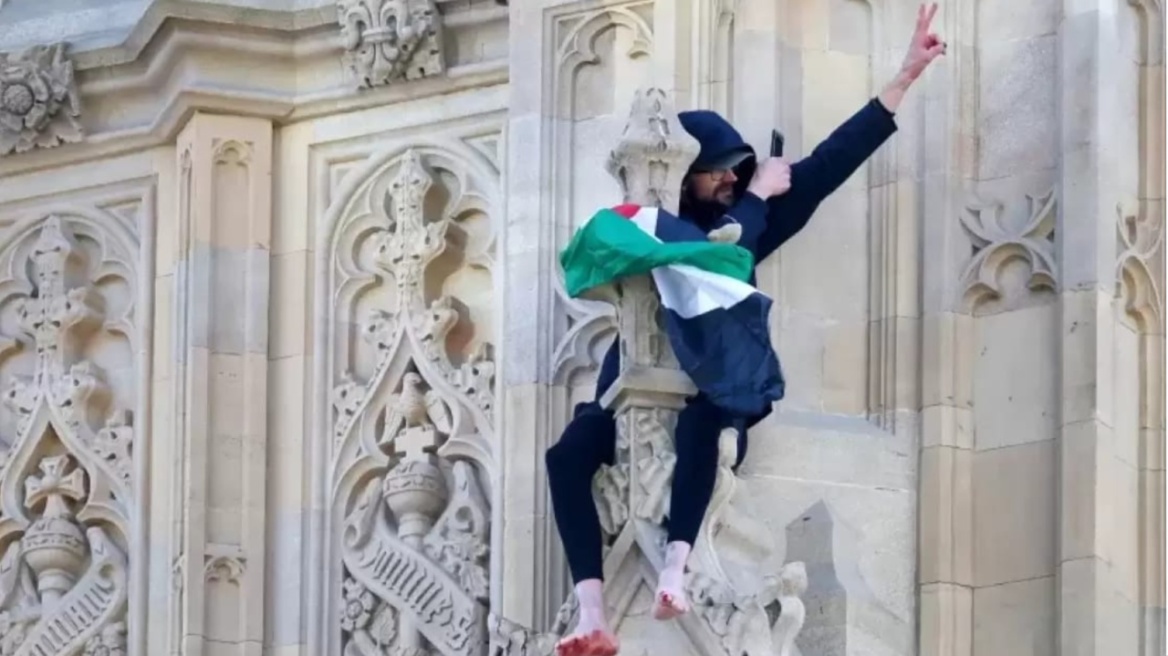 Απαγγέλθηκαν κατηγορίες στον άνδρα που ανέβηκε στο Big Ben με μια σημαία της Παλαιστίνης 