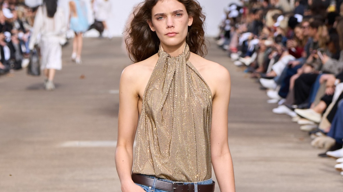 Οι τάσεις στα denim που θα φορέσουμε την άνοιξη του 2025