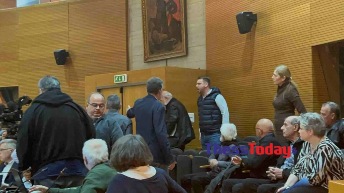 Επεισοδιακό δημοτικό συμβούλιο στη Θεσσαλονίκη για το άγαλμα Μπουτάρη - «Σιγά μην φοβηθώ» από τον Αγγελούδη, τι ζητά η οικογένεια του πρώην δημάρχου