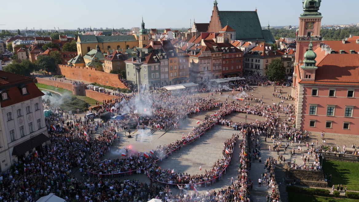 Και η Πολωνία προετοιμάζει τους πολίτες της για τις κρίσεις - Η κυβέρνηση θα μοιράσει «οδηγό επιβίωσης»