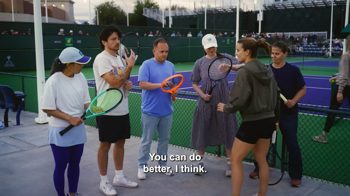 Indian Wells σε άλλο επίπεδο: Οδηγός για… σπάσιμο ρακετών, ξεφλούδισμα μπανάνας και τέλειο σερβίς! - Βίντεο