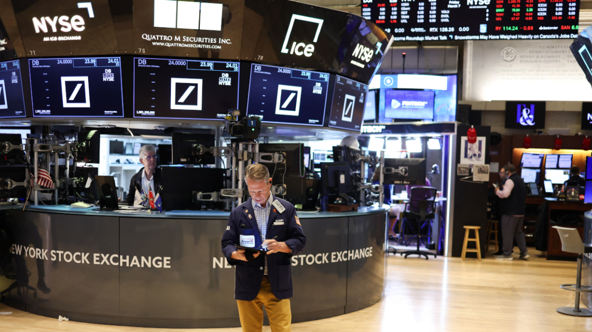 Βαριές απώλειες στις παγκόσμιες αγορές από τους δασμούς του Τραμπ - Φόβοι για ύφεση