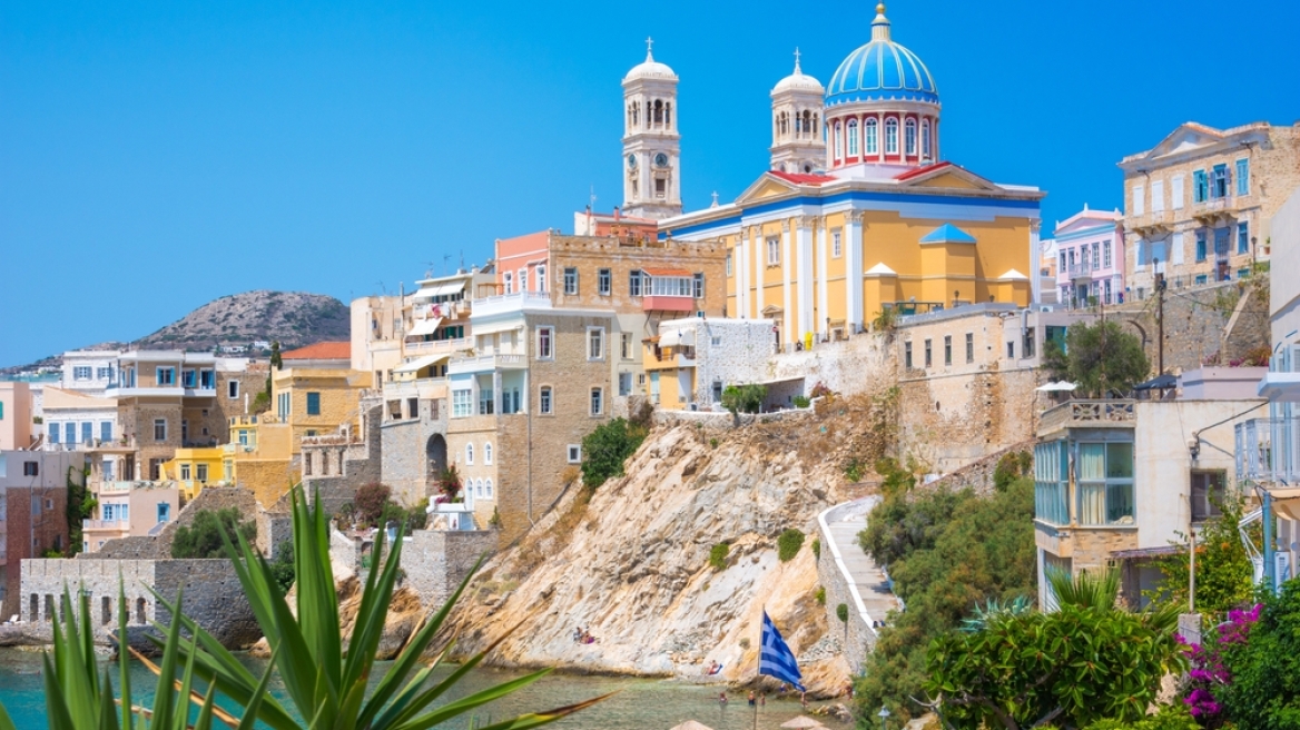 Μια αμερικανική οικογένεια ζει το όνειρό της στη Σύρο