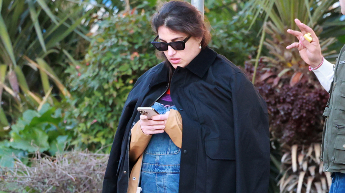 Παυλίνα Βουλγαράκη: Η βόλτα που έκανε με τον σύντροφό της λίγο πριν γεννήσει