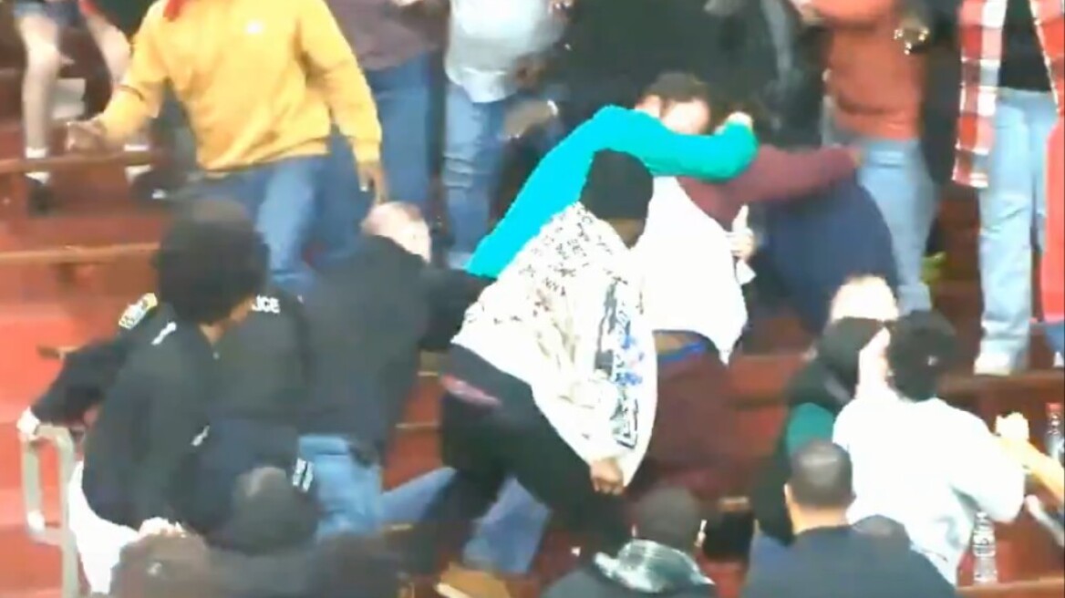 Απίστευτο ξύλο σε αγώνα σχολικού πρωταθλήματος στις ΗΠΑ - Δείτε βίντεο