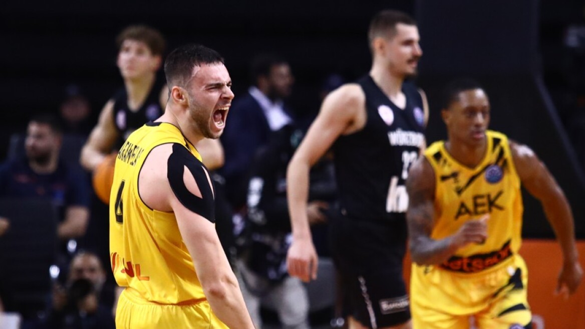 Καράμπελας για τη νίκη-πρόκριση της ΑΕΚ: «Κάναμε κατάθεση ψυχής, η ομάδα δεν έχει φτάσει ακόμα το ταβάνι της»