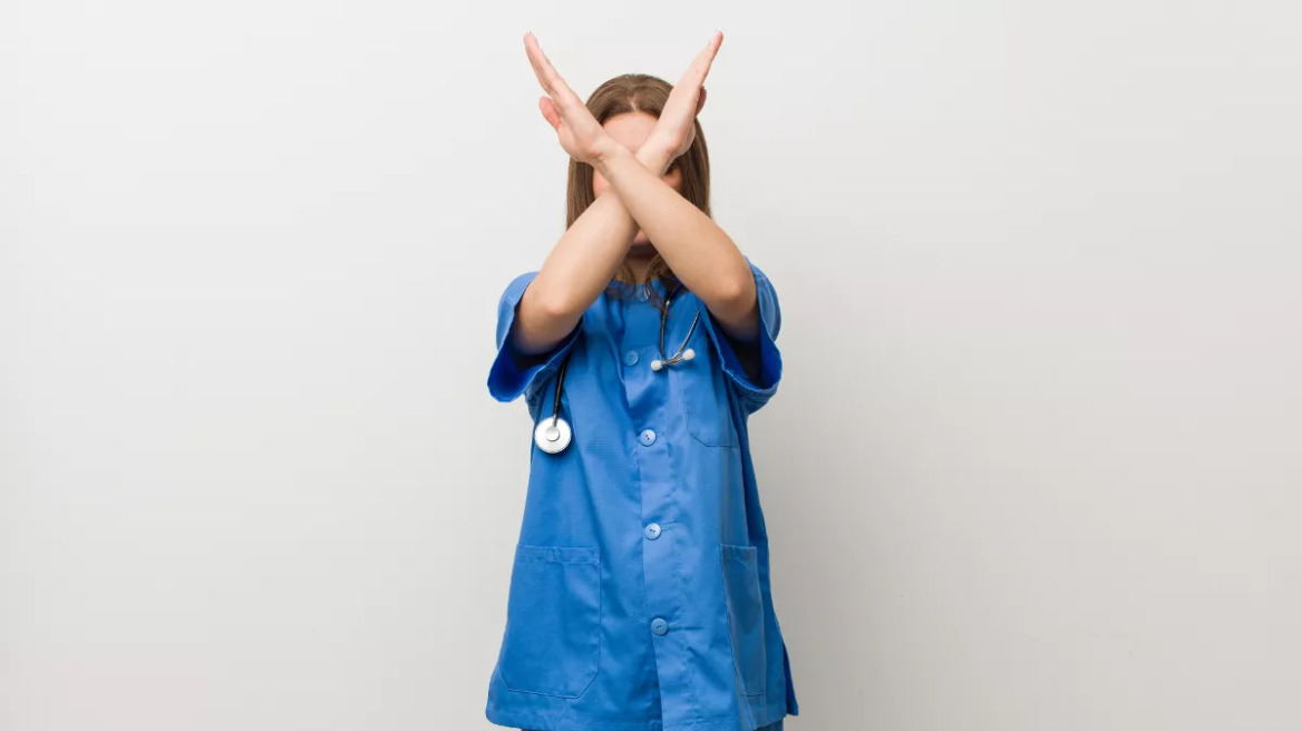 «Όχι» στη βία κατά της λευκής μπλούζας – Σύμμαχοι των ασθενών γιατροί και υγειονομικοί