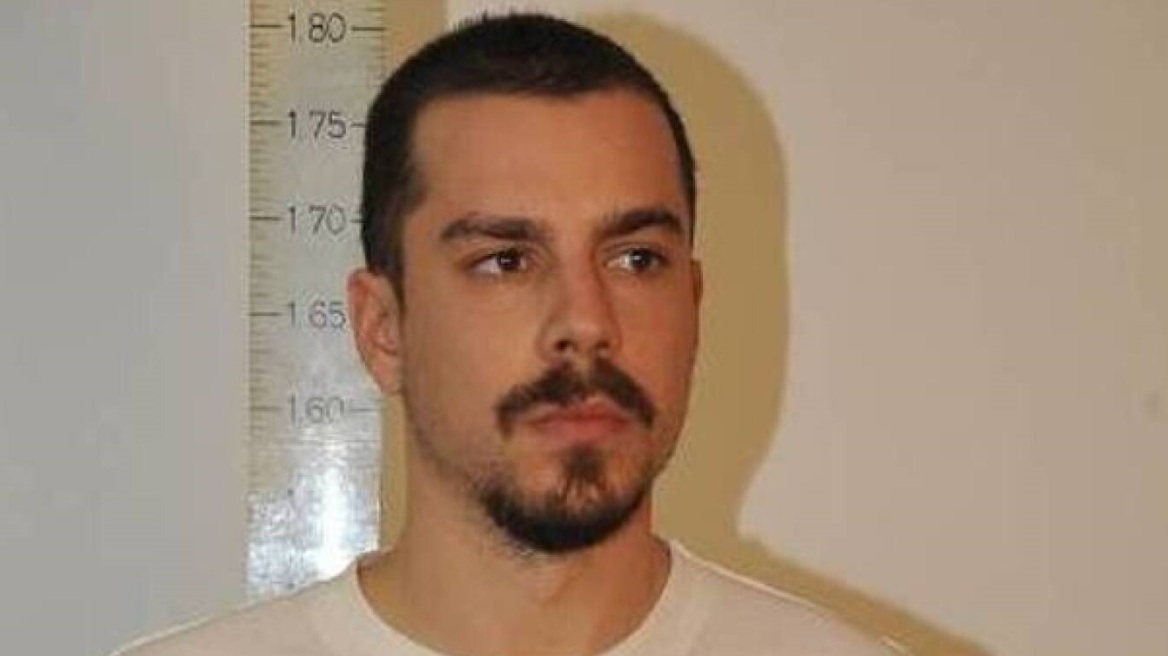 Συνελήφθη στα Εξάρχεια ο Κώστας Σακκάς - Τον εντόπισαν να οδηγεί μοτοσικλέτα χωρίς δίπλωμα και κράνος