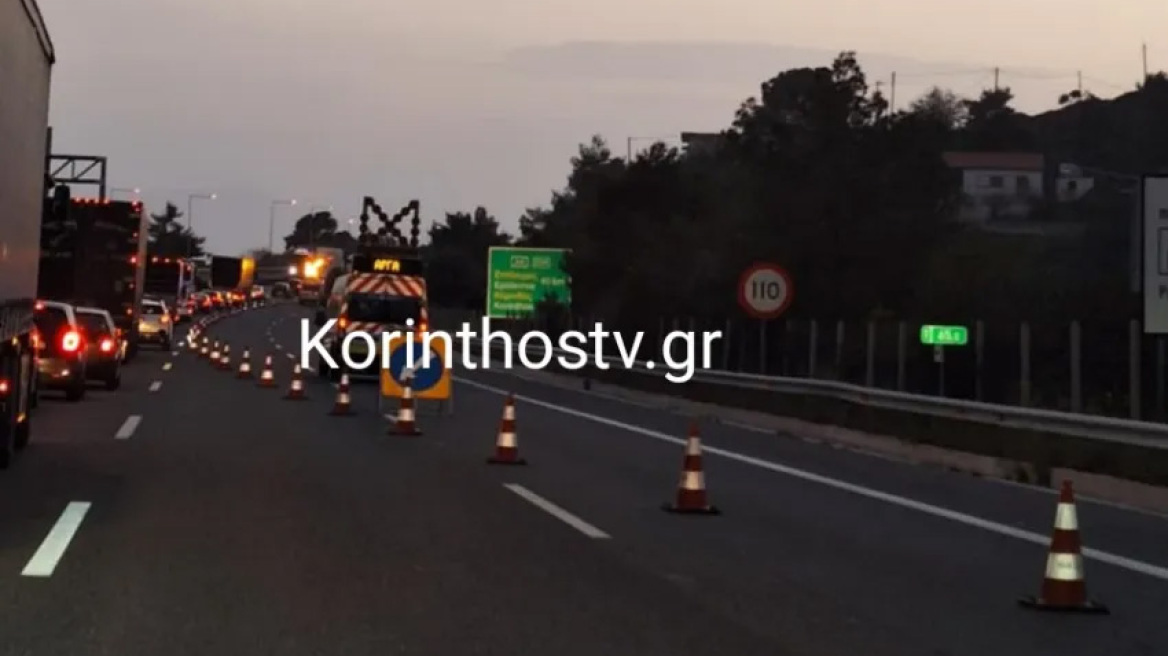 Ανατροπή φορτηγού στην Αθηνών - Κορίνθου στο ύψος των Αγίων Θεοδώρων