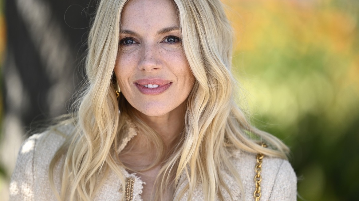 Σιένα Μίλερ: Γιατί σχολιάζονται οι γυναίκες που γίνονται μητέρες μετά τα 40, ενώ ο Πατσίνο έγινε πατέρας μετά τα 80;