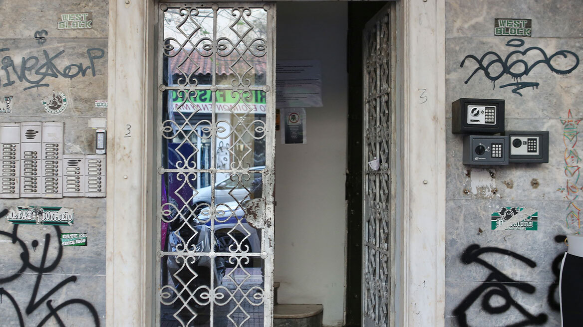 Θρίλερ στην Ομόνοια: Άνδρας βρέθηκε νεκρός, δεμένος χειροπόδαρα και με σακούλα στο κεφάλι σε διαμέρισμα AirBnB