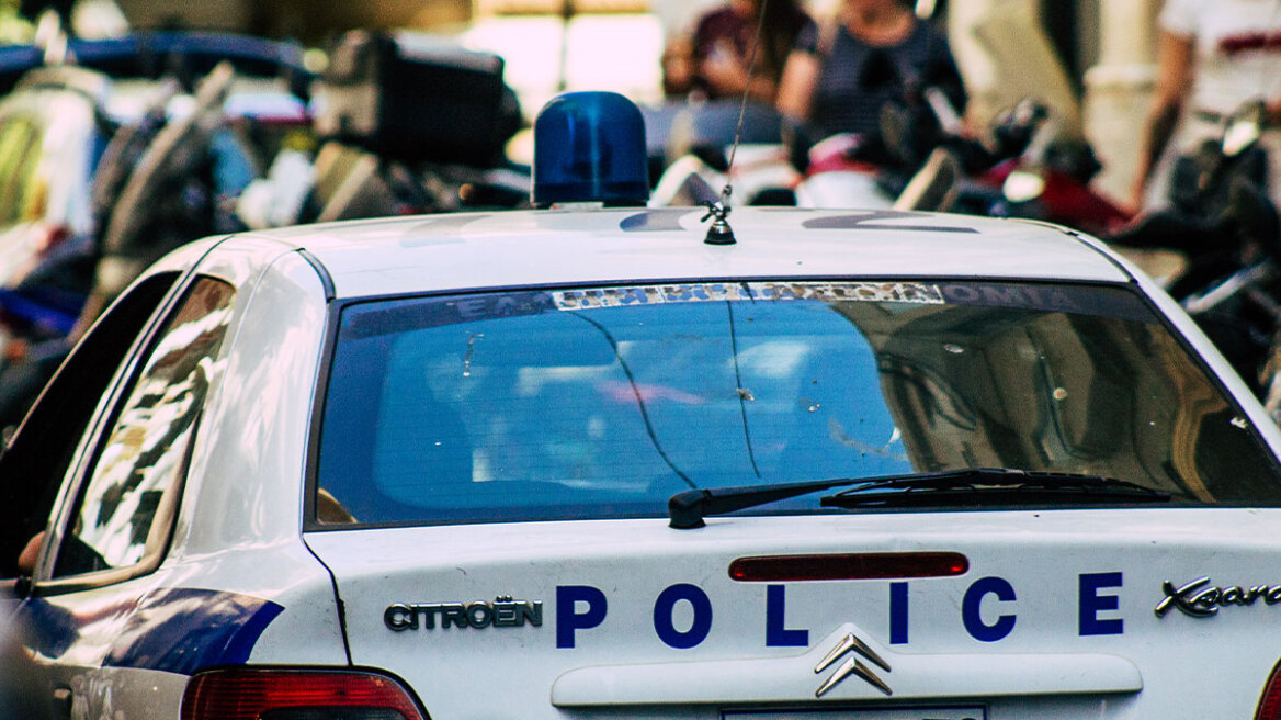Τρεις νεαροί συνελήφθησαν στα ΕΛΤΑ της Πάτρας  - Είχαν παραλάβει δέματα με ναρκωτικά