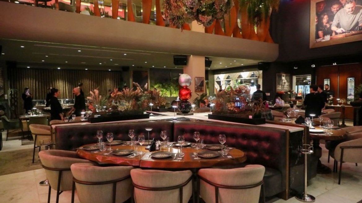 Στα Καλά Καθούμενα: Ο Στέφανος Σαράτσης και η λαγνεία του κρέατος