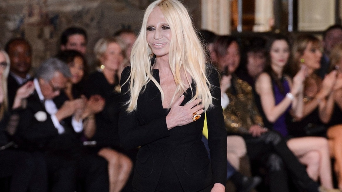 H Ντονατέλα Βερσάτσε αφήνει τη θέση της καλλιτεχνικής διευθύντριας του οίκου