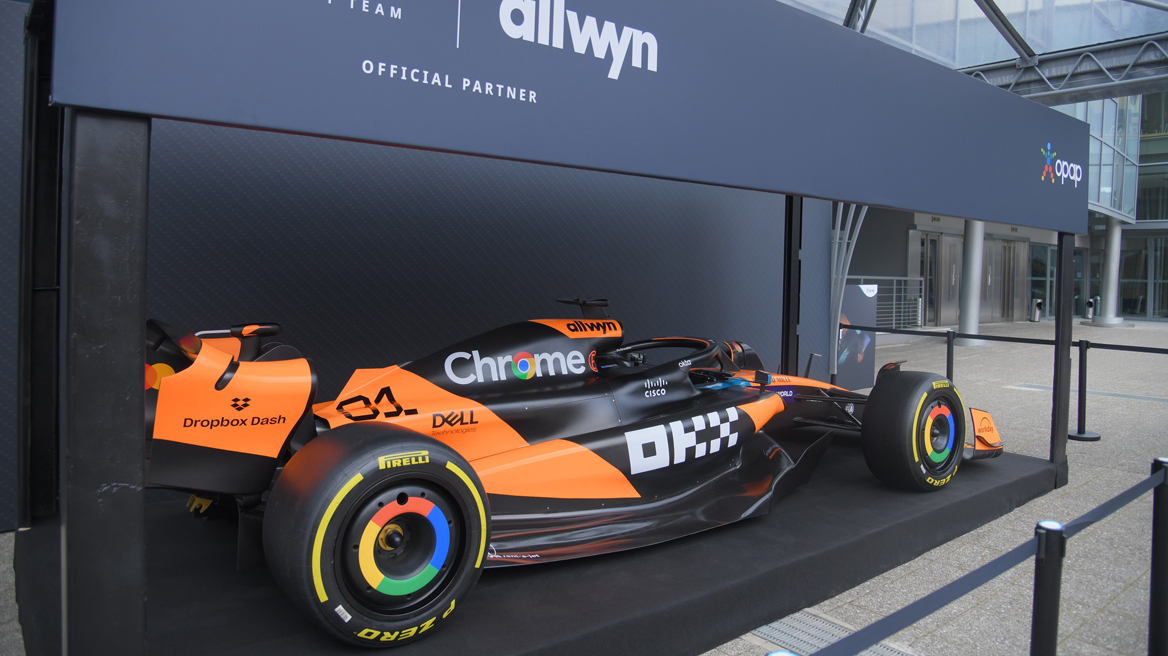 Η Formula 1 και το αγωνιστικό μονοθέσιο της McLaren κάνουν στάση για πρώτη φορά στην OPAP Arena και την πλατεία Συντάγματος