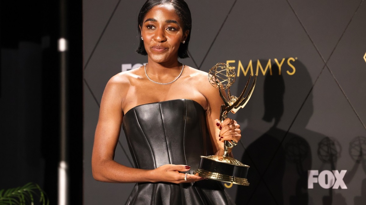 Άγιο Εντεμπίρι: Η σταρ του «The Bear» δέχτηκε «απειλές θανάτου» εξαιτίας ψεύτικης φήμης που έσπειρε ο Ίλον Μασκ