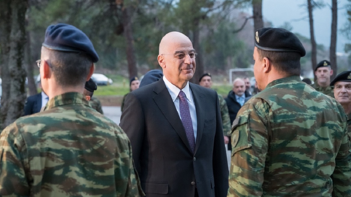 Αποστρατεύονται 581 υπαξιωματικοί «εκτός οργανικών θέσεων» που έμεναν στις Ενοπλες Δυνάμεις με ειδικά προνόμια