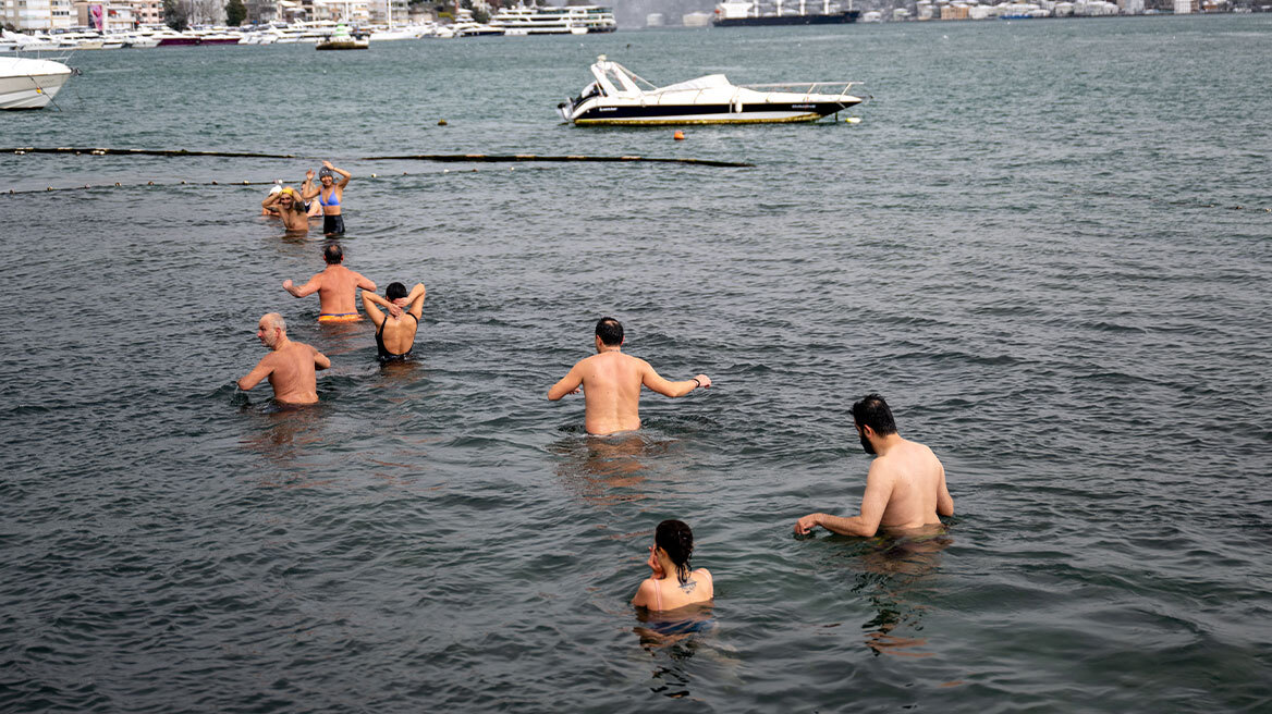 Από τον μίνι καύσωνα στα χιόνια και η Τουρκία - Ρεκόρ αιώνα με 28 βαθμούς αύριο, θα πέσει στους 2 βαθμούς την Τρίτη