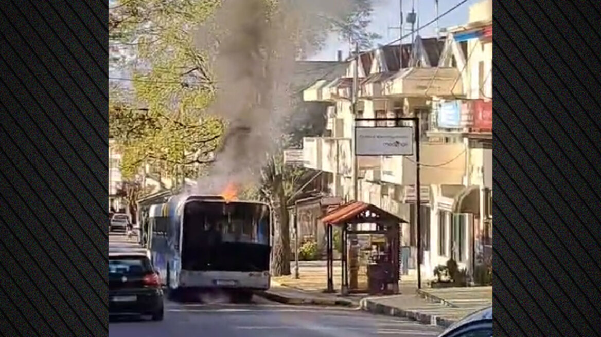 Φωτιά σε λεωφορείο στην Πεντέλη -Στο νοσοκομείο ο οδηγός του