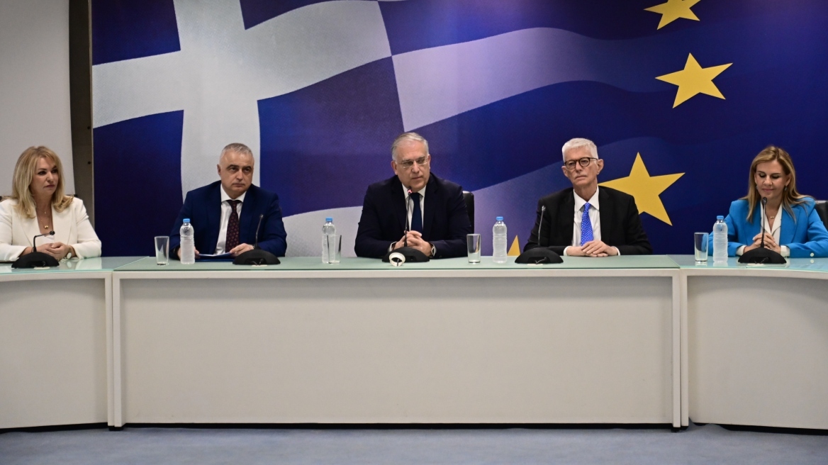 Θεοδωρικάκος: «Έχουμε μπροστά μας ένα σημαντικό έργο να συνεχίσουμε» - Τι είπε για Δοξιάδη και Τσαβδαρίδη