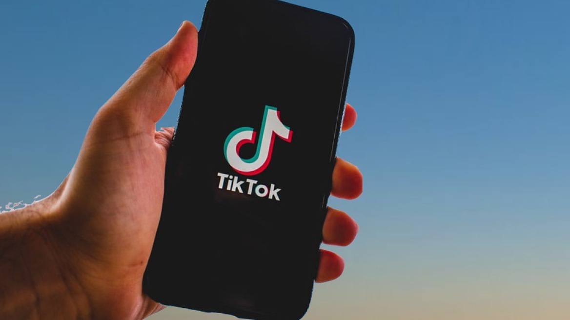 Άγριος καβγάς ζευγαριού σε live μετάδοση στο Tik tok - Έσπαγαν αντικείμενα μπροστά στα μάτια ανήλικου παιδιού