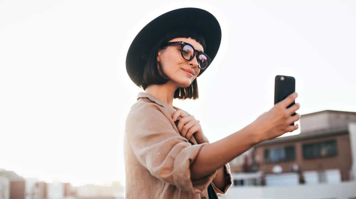 Τα social media της αυταπάτης – Διαστρεβλώνουν την εικόνα του σώματος και θρέφουν επικίνδυνες ψευδαισθήσεις και ναρκισισμό