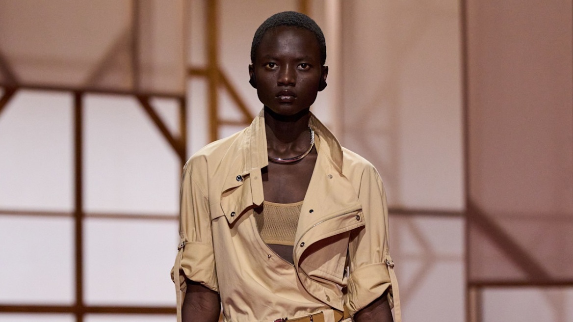 Ολόσωμη φόρμα: Το ευέλικτο κομμάτι επιστρέφει για την άνοιξη του 2025