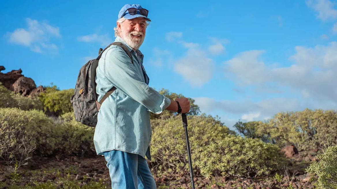 Ποιος είναι ο 96χρονος γιατρός που δίνει συμβουλές μακροζωίας – Τι τρώει για πρωινό και πόσο περπατά την ημέρα