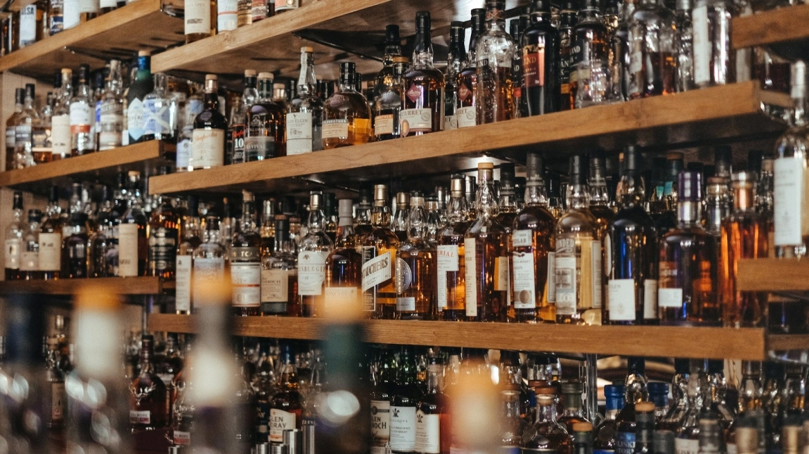 Youtuber που ήταν εθισμένος στο ποτό εξηγεί πώς βίωσε τους πρώτους 6 μήνες αποτοξίνωσης (vid)