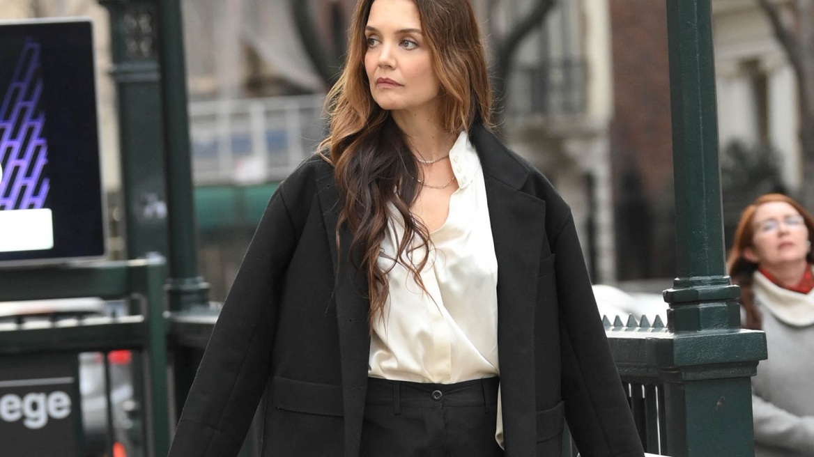 Η Kέιτι Χολμς προσθέτει το κάπρι παντελόνι στην ανοιξιάτικη γκαρνταρόμπα της