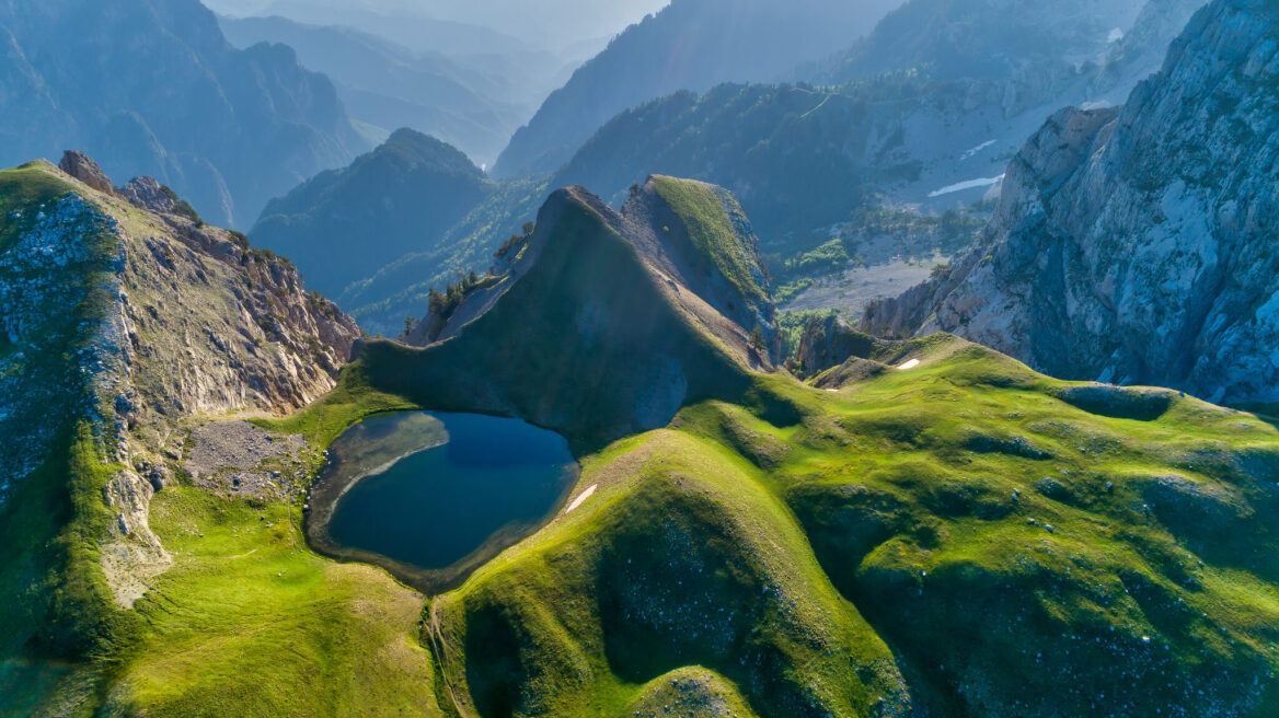 Μία μοναδικής ομορφιάς ορειβατική διαδρομή στην Ελλάδα για την άνοιξη 