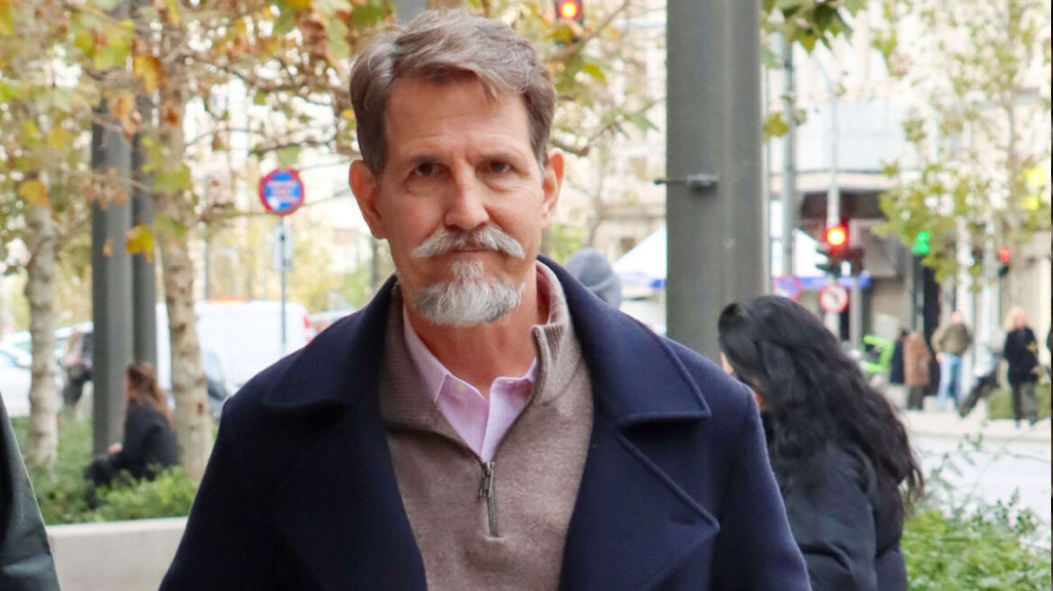 Η μαντινάδα στον Παύλο Ντε Γκρες περί πρίγκιπα που προκάλεσε αντιδράσεις (vid)