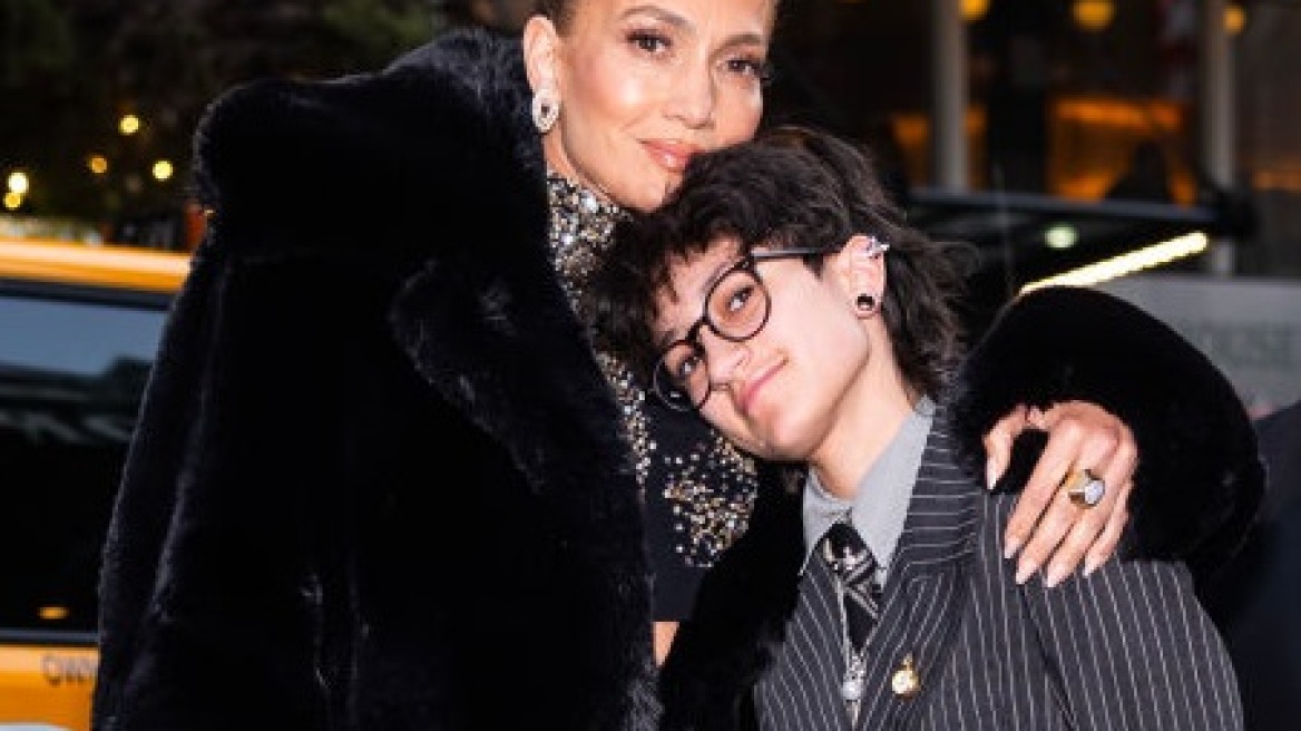 Η Τζένιφερ Λόπεζ μαζί με την κόρη της στο θεατρικό έργο του Ντένζελ Ουάσιγκτον - Τι φόρεσαν