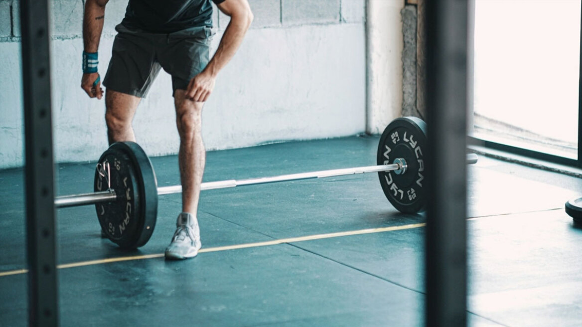 Ρίσκαρε την ζωή του για 2.000 ευρώ: Έβαλε στοίχημα πόσα squats μπορεί να κάνει και κατέληξε με νεφρική ανεπάρκεια